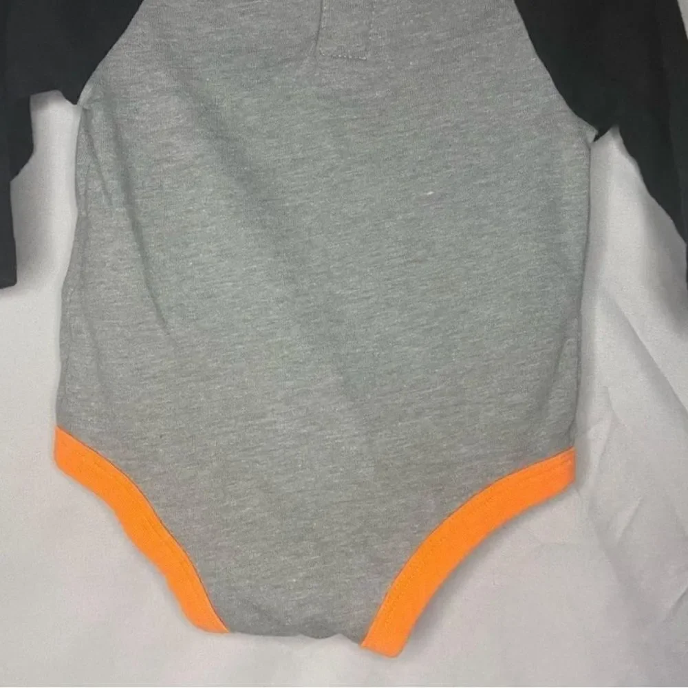Nike long sleeve onsie size 3M